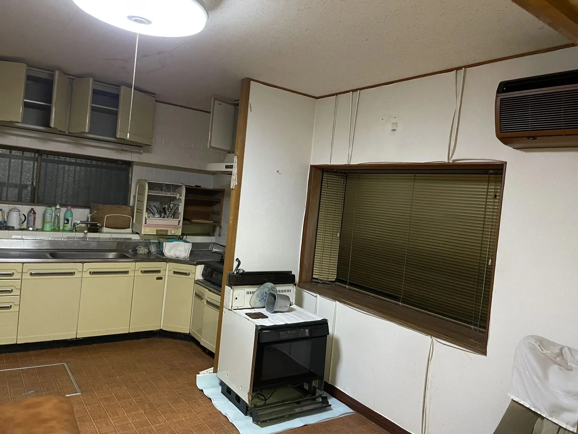 before<br>U様邸は築30年の中古物件を後購入後<br>当社にてリフォーム！<br>最新のキッチンに大変身いたしました。
